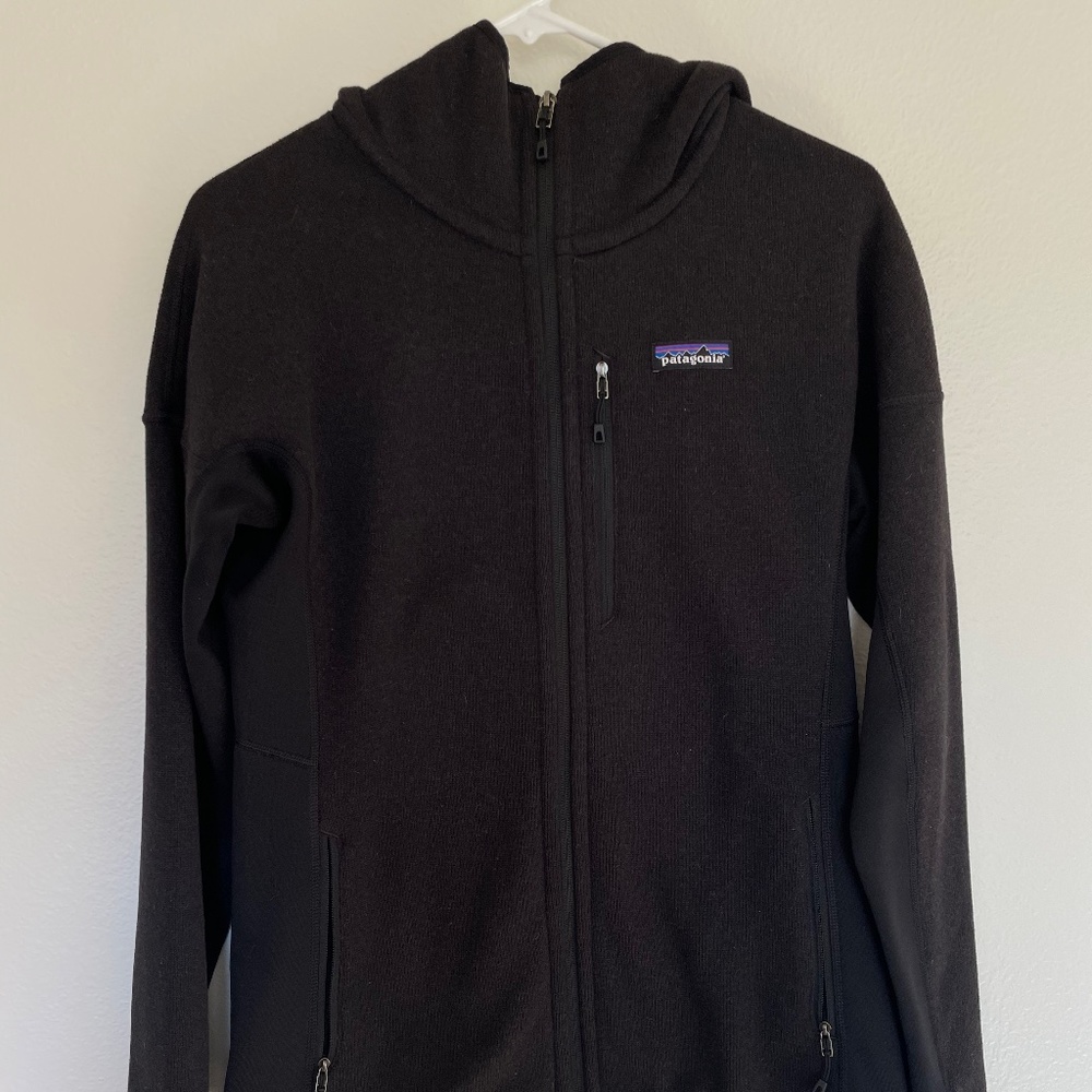 Patagonia Women’s Zip Up Fitted Hooded Fleece